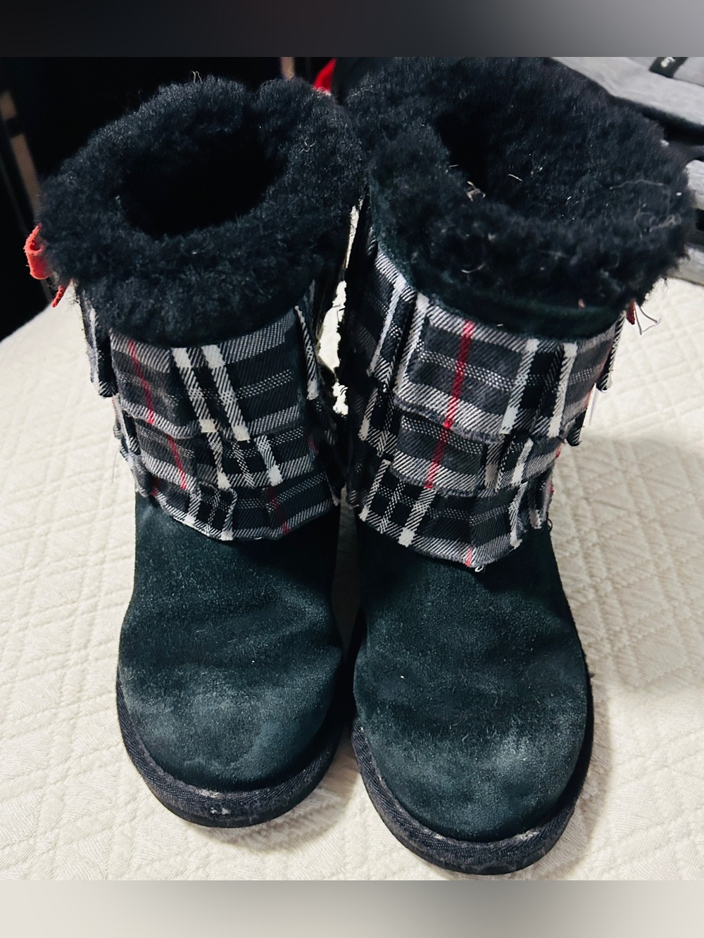 UGG Kids Black Plaid Cuffed Winter Boots Size 2 kids Good Condition
